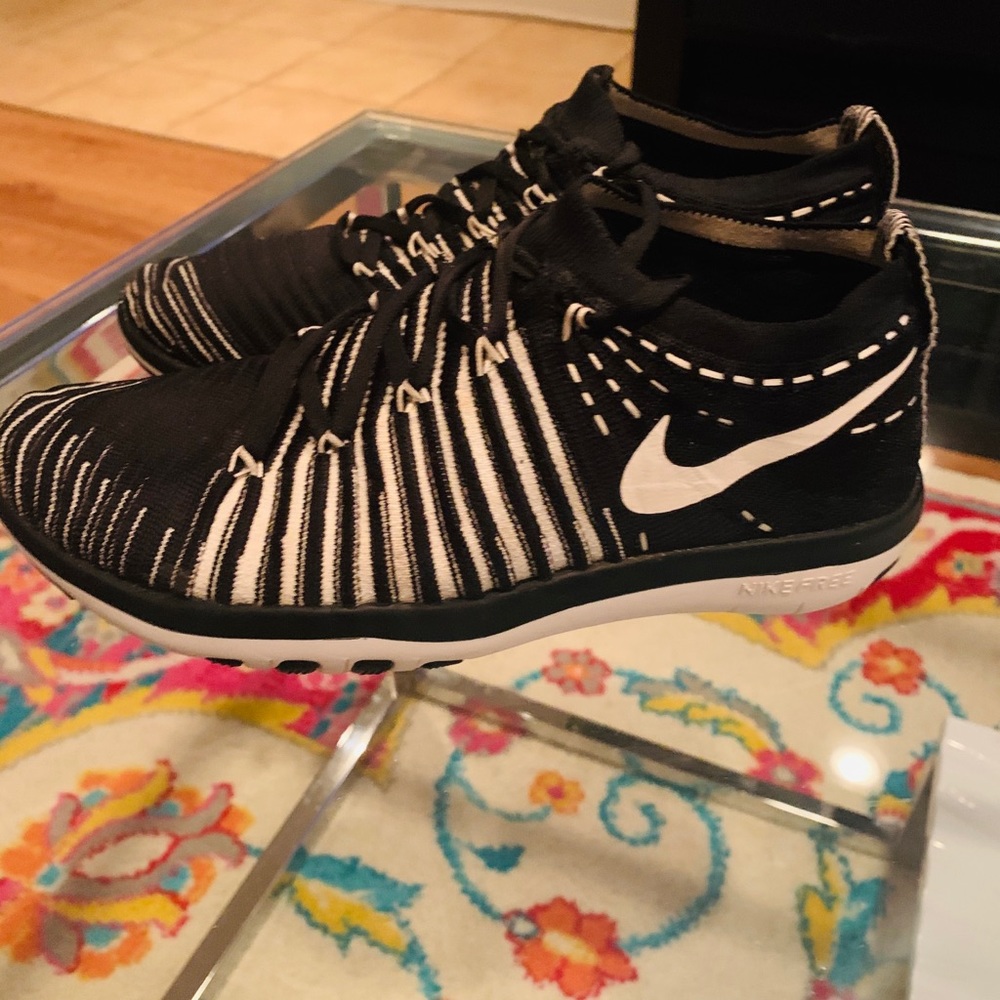 Nike Free Transform Flyknit Sneaker. Size 5.